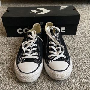 Black low top converse
